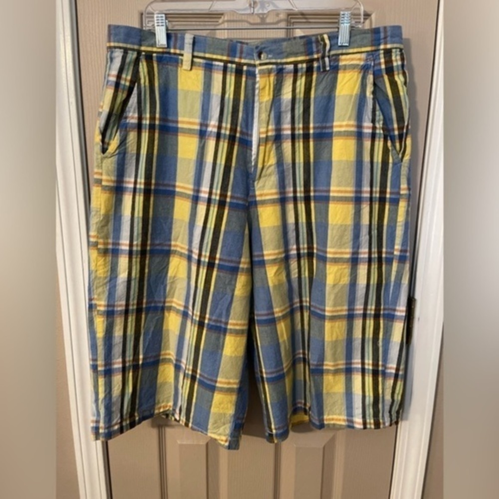 NY Urbanwear men’s yellow/blue plaid hip hop streetwear long shorts. Size 38.